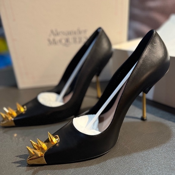 Alexander McQueen Punk Spike Gold Stud Black Leather Stiletto Pumps 10/40 NWT - Picture 3 of 10